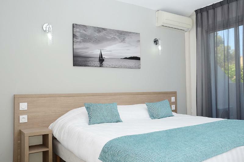 Hotel La Voile Борм-ле-Мімоза Екстер'єр фото